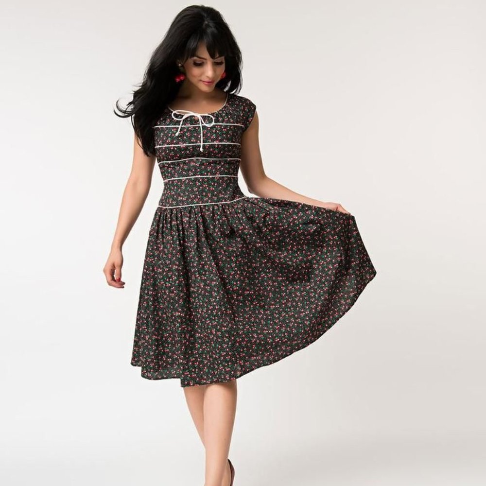 Unique Vintage 1940s Style Black Cherry Jeanie